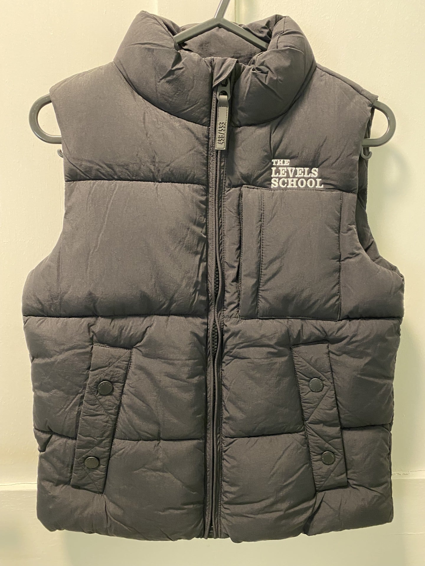 GILET (13-16 BLACK WITH EMBROIDERED LOGO)